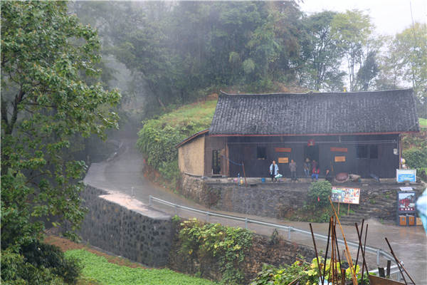 花垣县有多少人口_花垣县火焰土村告别山旮旯 拥抱新生活(2)