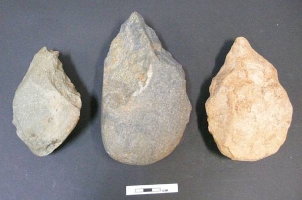 古脊椎所专家考察韩国含手斧旧石器遗址